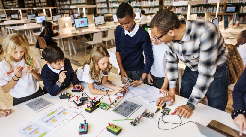 Schüler am Physiks-Cours