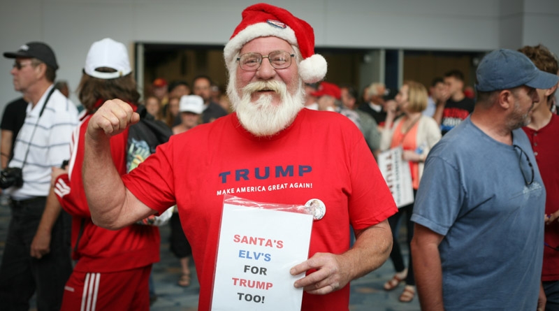 De Santa Claus ass Trump Supporter