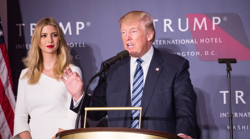 Ivanka an Donald Trump bei Ouverture vum Trump Hotel zu Washington
