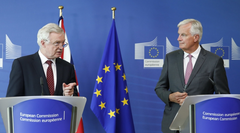 Brexit Verhandlungschefen David Davis a Michel Barnier bei der drëtter Verhandlungsronn zu Bréissel