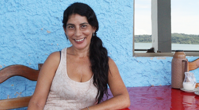 D'Catalina Torres schafft zanter 30 Joer am Tourismus a bedreift den "Hostel del Mar" zu Golfito