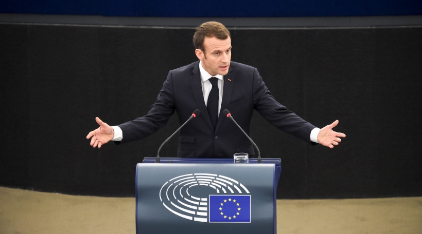 Emmanuel Macron schwätzt virun Europaparlament