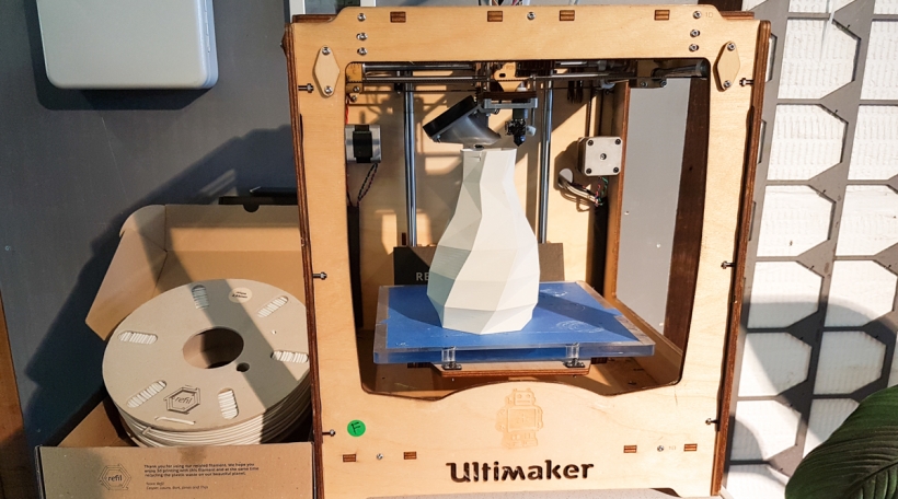 Mam 3D-Printer kënnen aus recycléierter Tënt nei Produite geschaf ginn.