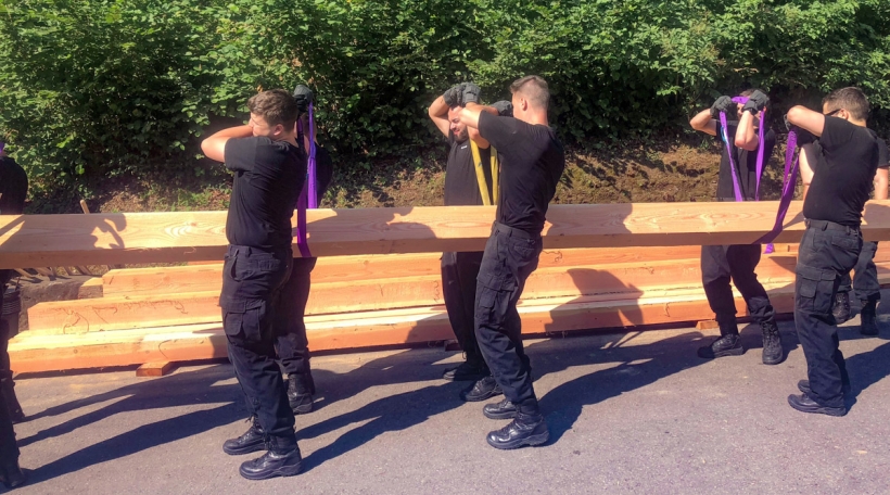 Policeschüler hëllefen am Mëllerdall 1