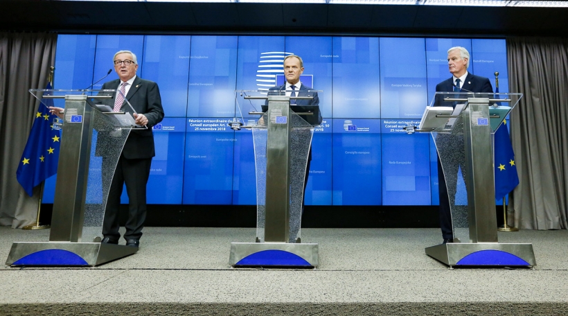 v.l.n.r: Kommissiounspresident Jean-Claude Juncker, President vum Europäesche Rot Donald Tusk, a Brexit-Chef-Negociateur Michel Barnier