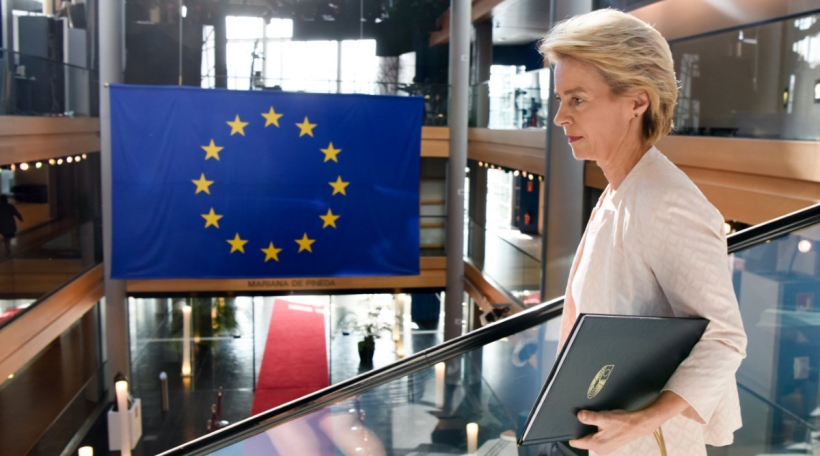 Kann d'Ursula von der Leyen d'Europadeputéiert vun hirer Equipe iwwerzeegen? Foto: EU / Etienne Ansotte