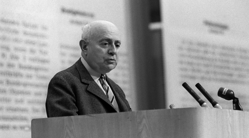 Den Theodor W. Adorno Den Theodor W. Adorno