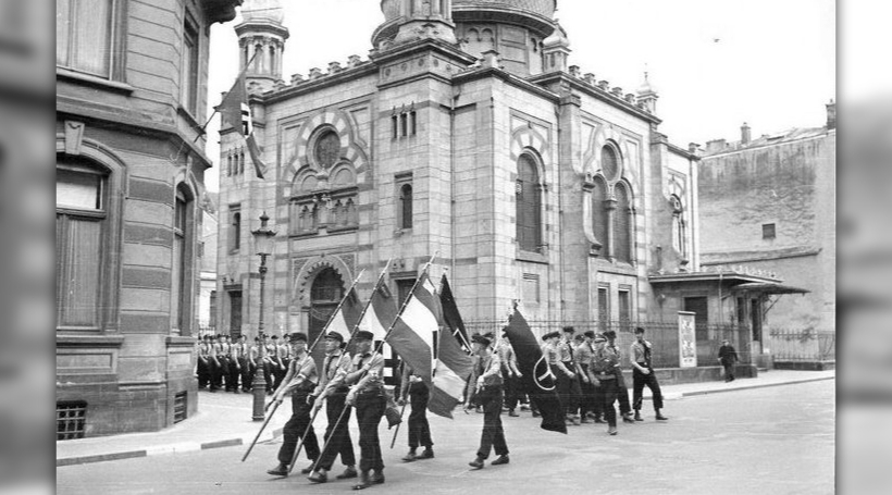 Nazi Opmarsch virun der aler Synagog