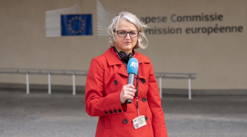 Danièle Weber virum Kommissiounsgebei zu Bréissel