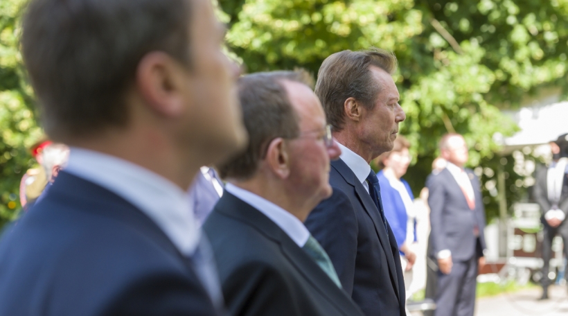(de g. à dr.) Xavier Bettel, Premier ministre, ministre d'État ; Fernand Etgen, président de la Chambre des députés ; S.A.R. le Grand-Duc