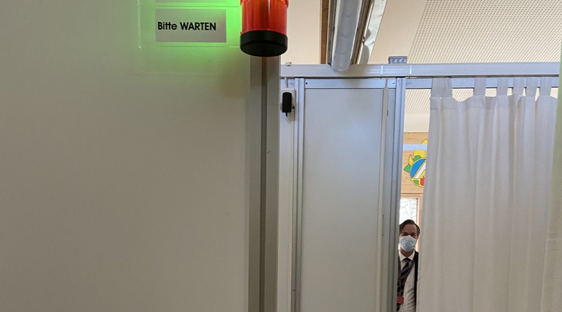 De Luc Feller op Besuch am Impfzenter.