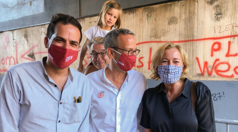 De Michel Welter, de Laurent Loschetter an d'Paulette Lenert an der Entrée vum Atelier