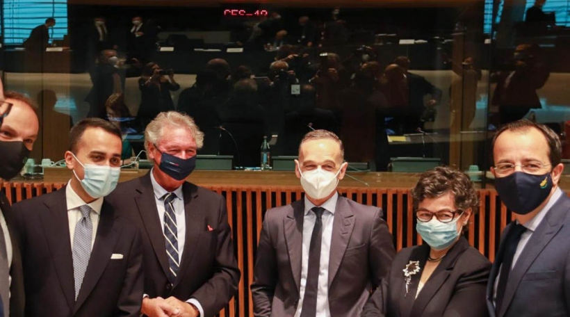 Jean Asselborn avec les ministres des Affaires étrangères de l'Irlande (Simon Coveney), de la Slovénie (Anže Logar), de l'Italie (Luigi di Maio), de l'Allemagne (Heiko Maas), de l'Espagne (Arancha Gonzáles Laya), et de Chypre (Nikos Christodouli.jpg Jean Asselborn avec les ministres des Affaires étrangères de l'Irlande (Simon Coveney), de la Slovénie (Anže Logar), de l'Italie (Luigi di Maio), de l'Allemagne (Heiko Maas), de l'Espagne (Arancha Gonzáles Laya), et de Chypre (Nikos Christodouli.jpg