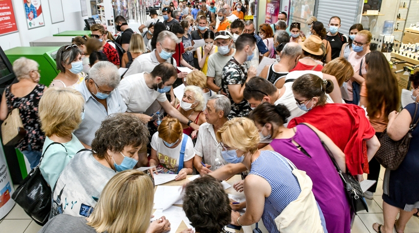 ZAPORIZHZHIA, UKRAINE - JULY 17, 2021 - People visit the COVID-19 mass vaccination centre set up at a shopping mall in Zaporizhzhia, southeastern Ukraine., Credit:Dmytro Smolyenko / Avalon